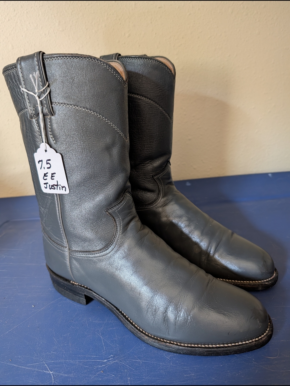 Justin Boots Gray Leather Cowboy Boots. Size 7.5 EE. Leather Soles.